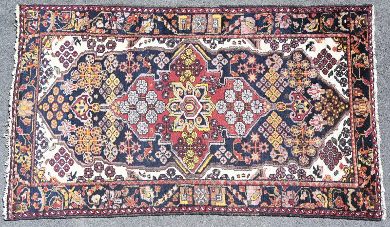 Een Oosters handgeknoopt tapijt.