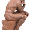 “De Denker”. Een roest gepatineerd beeldje, naar Rodin.