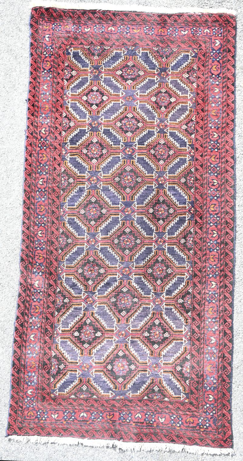 Een Iraans handgeknoopt tapijt, genummerd 56409.