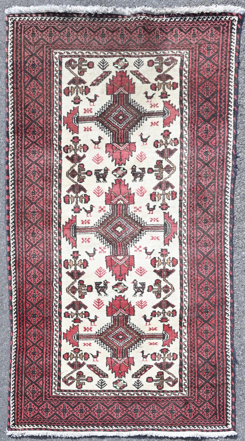 Een Iraans handgeknoopt tapijt, genummerd 56429.Met certificaat.