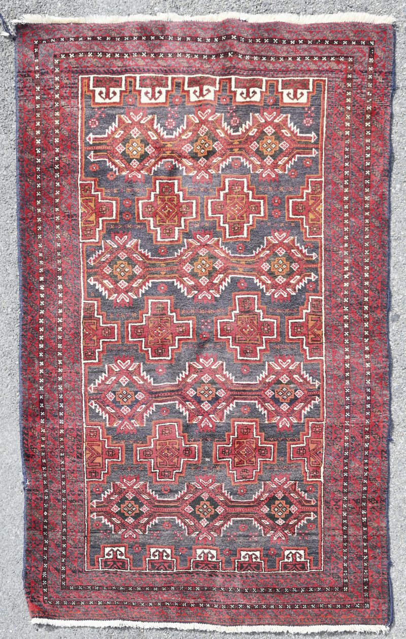 Een Iraans handgeknoopt tapijt genummerd 56418.