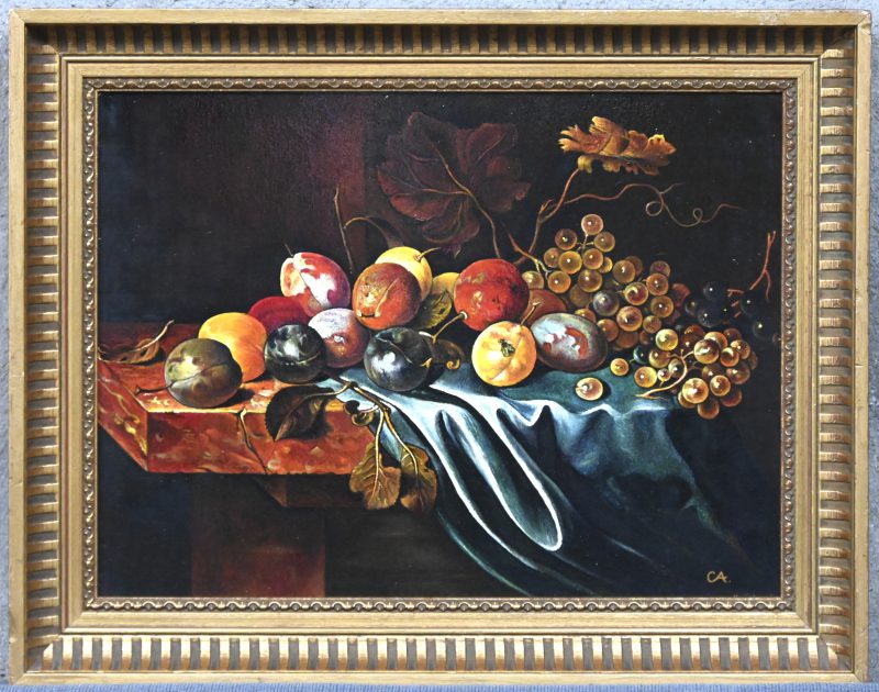 “Stilleven fruit”. Een schilderij, olieverf op doek. Onderaan gesigneerd “CA.”