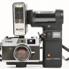 Een vintage Canon camera model Canonet QL19 met lederen tas inclusief toebehoren lichtmeter, flash, etc.