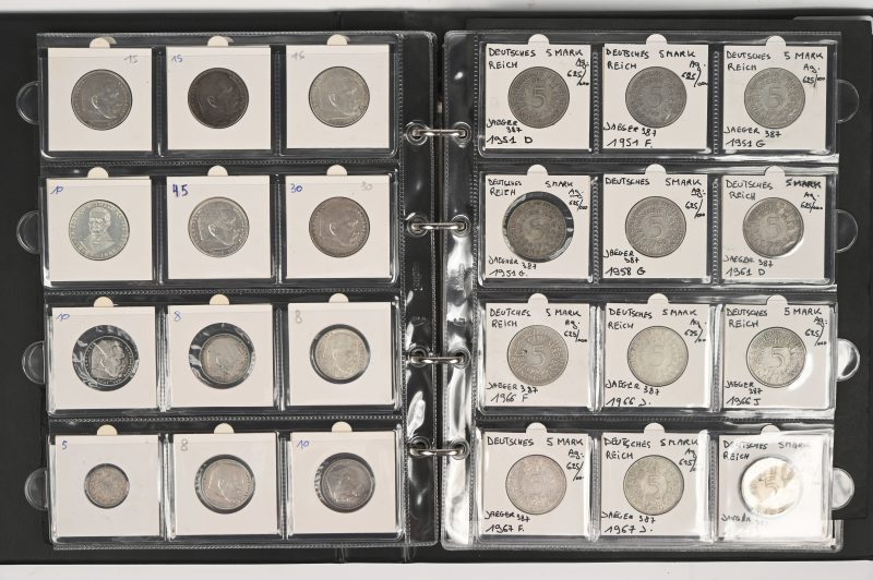 Een map met Duitse munten, 84 stuks waarvan 66 zilveren, daterend tussen 1791 en 1972