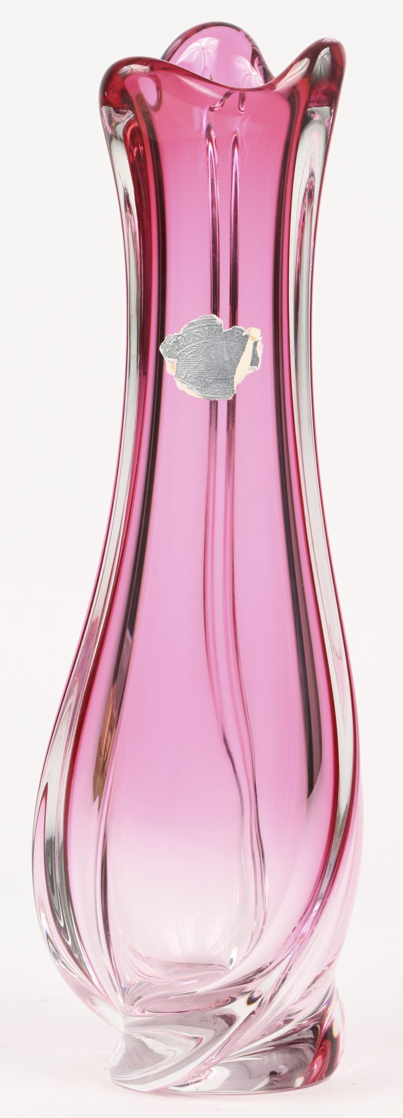 Een Val Saint Lambert glaspasta vaas uit het midden van de vorige eeuw, rose in de massa gekleurd.