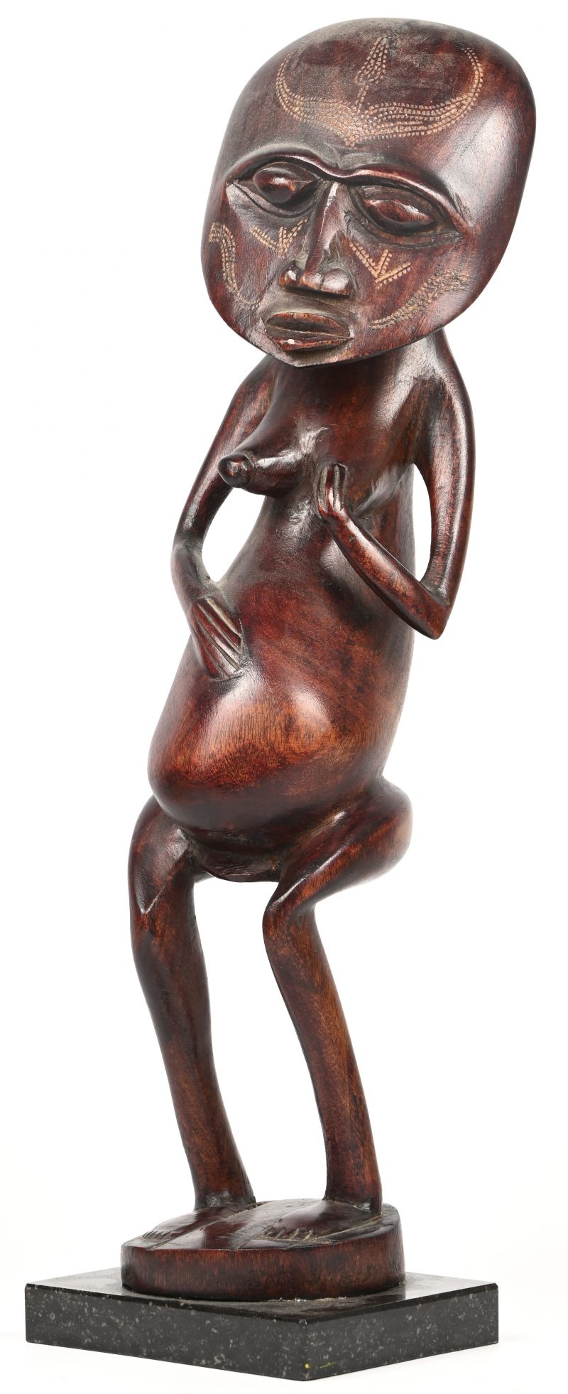 Een West-Afrikaans vruchtbaarheidsbeeld in de vorm van een zwangere vrouw.