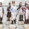 Een lot van 15 Napoleontische soldaten van polychroom porselein. Eén met herstelling.