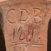 Een terracotta buste. Inscriptie achteraan 1811 CDB