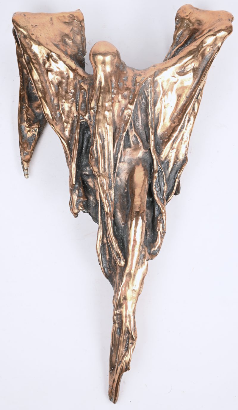 “Fantôme Jésus à la Croix”. Een brons gesculpteerd en verguld beeld. Gesigneerd.