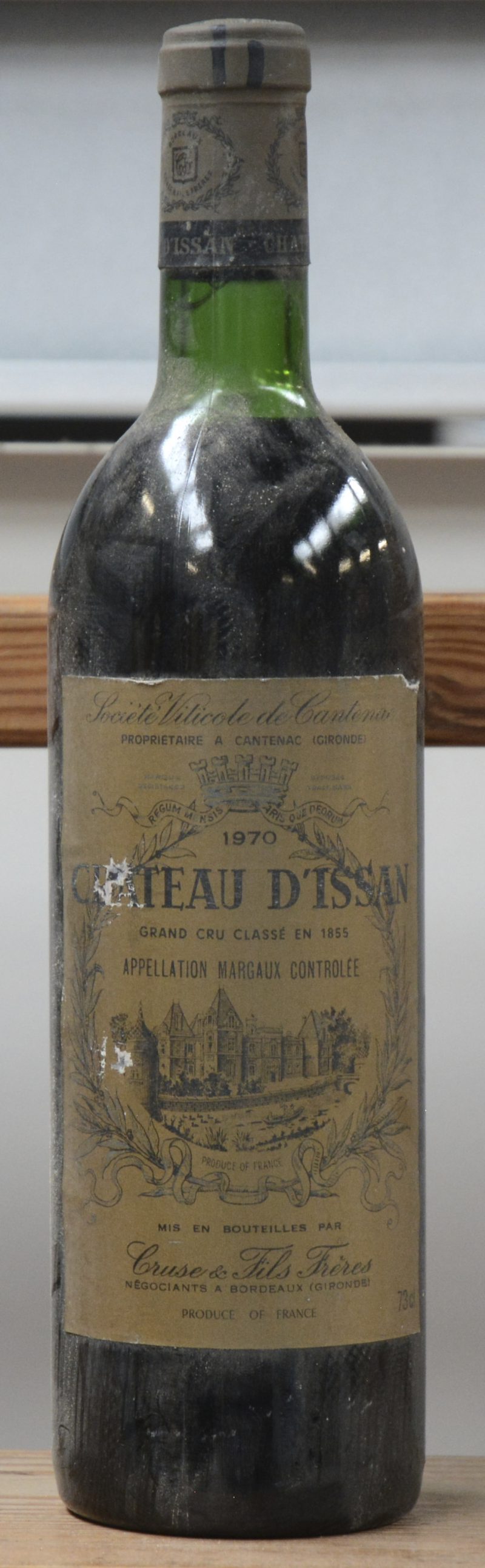 Ch. d’Issan A.C. Margaux 3e grand cru classé Cruse & Fils Frères M.O.  1970  aantal: 1 Bt. top shoulder