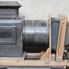 Een antieke slide projector type “Skioptikon” gemerkt ICA Dresden uit hout en metaal.