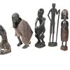 Een lot van 15 Afrikaans houten gesculpteerde beeldjes met diverse figuren. Bijgevoegd 3 varia houten beeldjes.