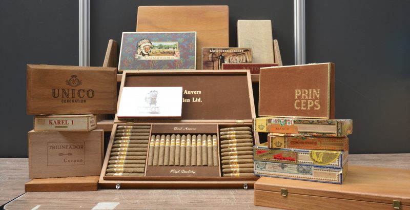 Collectie sigaren: CD, Havana, Unico, Balmoral Clavejo Coronas, Lafayette Liberty, Cogétama, Vieil Anvers Verhellen, etc. Einde XXste eeuw     aantal: