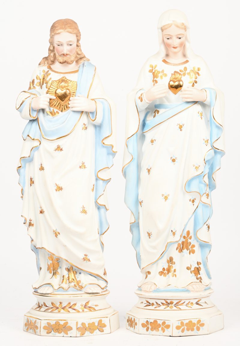 Een set van 2 heiligenbeelden in biscuit voorstellend Jezus en Maria.