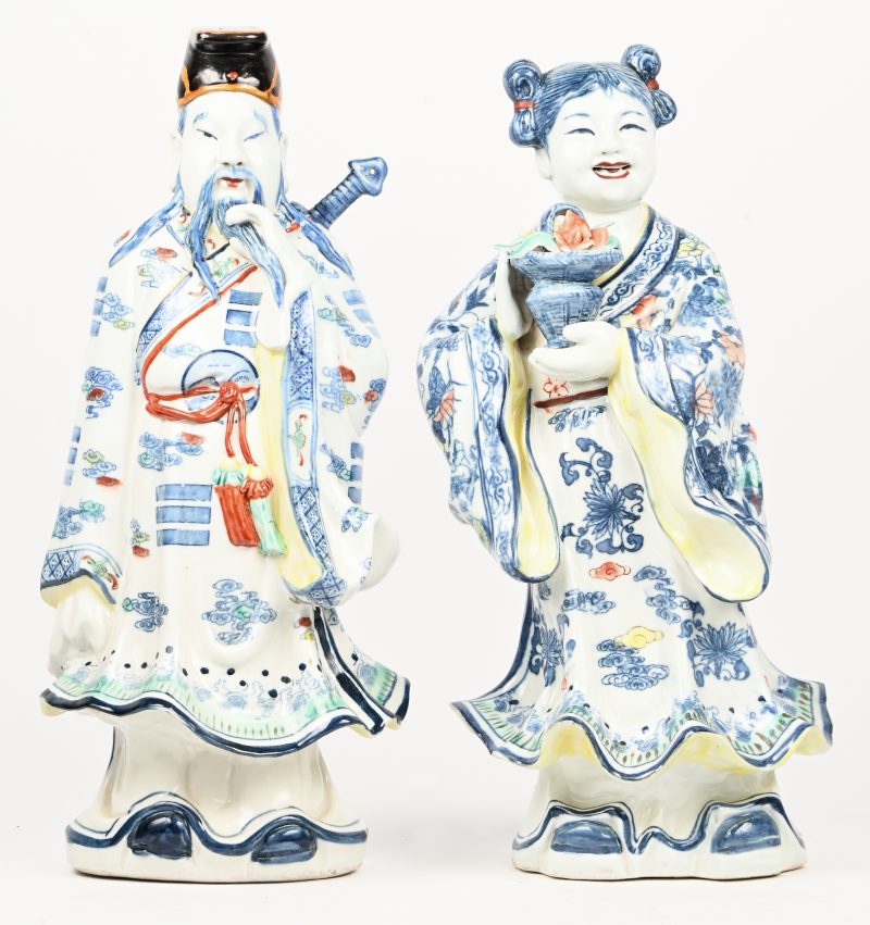 Een set van 2 Chinese porseleinen beelden, een lachende dame en een oude wijze man.