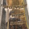 Een vintage trompet cornet, met inscriptie “F. VAN CAUWELAERT BREVETÉ BRUXELLES”. Hoorn met plooi aan de rand.
