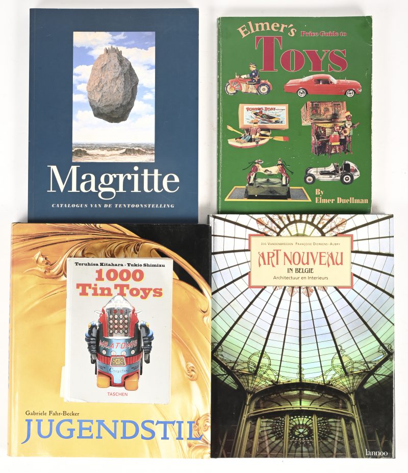 Een lot van vijf boeken voor verzamelaars met name twee boeken over Art Nouveau/Jugenstil, een boek over Magritte, een prijs gids van oud speelgoed en een boek over tinnen speelgoed.