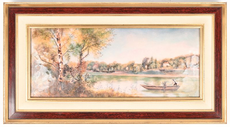 Een kader met een op porselein geschilderd tafereel van een man in een bootje op het meer, gemerkt Faure Limoges 6/8.