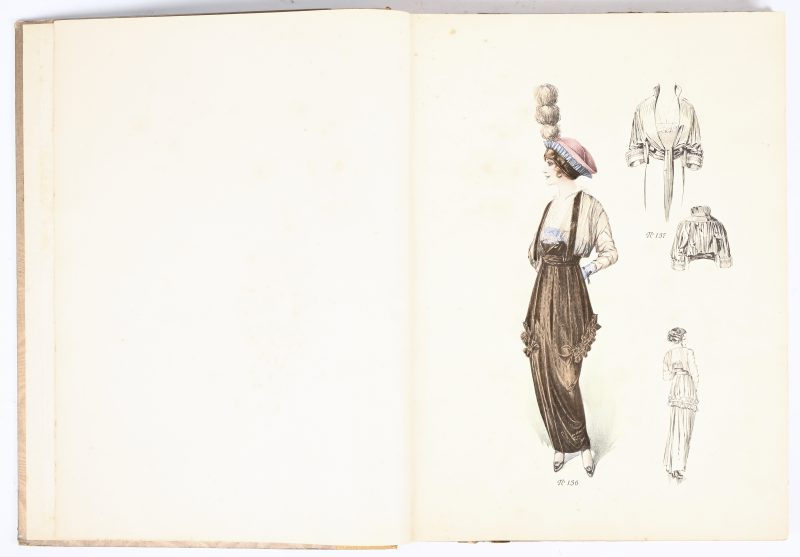 Een boek met modeprenten uit het begin van de vorige eeuw achteraan gemerkt ‘Ateliers Gustave Lyon, Paris-Berlin’ met op de cover ‘Printemps 1914-...’.