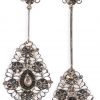 Twee 19de eeuwse zilveren broches met klein Vlaamse harten bezet met diamanten oude slijp.