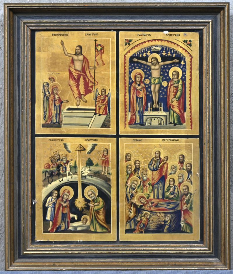 Een icoon op paneel met 4 afbeeldingen van religieuze taferelen.