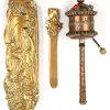 Een lot van 4 Oosterse koperen voorwerpen waaronder een gebedswiel, een wierrookbrander, een schaaltje en een briefopener.