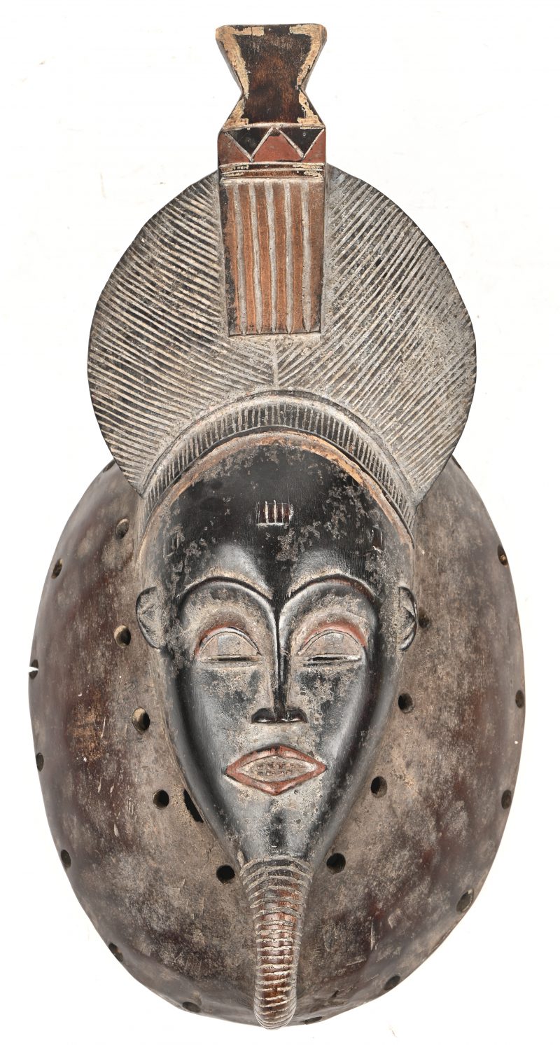 Een masker in gesculpteerd hout, Baoule, Ivoorkust.