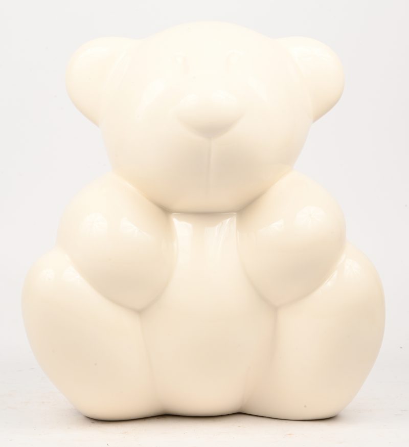 Een beeldje van Royal Boch, ’Fast Affection Bear’, ontwerp Rik Delrue, gemerkt.