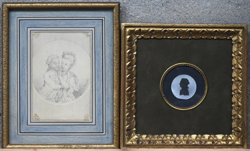 Een lot van 2, een potloodtekening XVIIIde eeuw met amoureus koppel, Franse school. Gesigneerd “O Vernet”. En een schaduwportret op parelmoer, hoog kwalitatief, Parijse school.