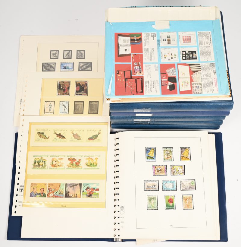Diverse Belgische niet gestempelde postzegels in 6 goed gevulde albums “Falzlos Album T” en enkele vellen postzegels. 2 x 1960-1974, 2 x 1975 - 1985, 1986-1990.