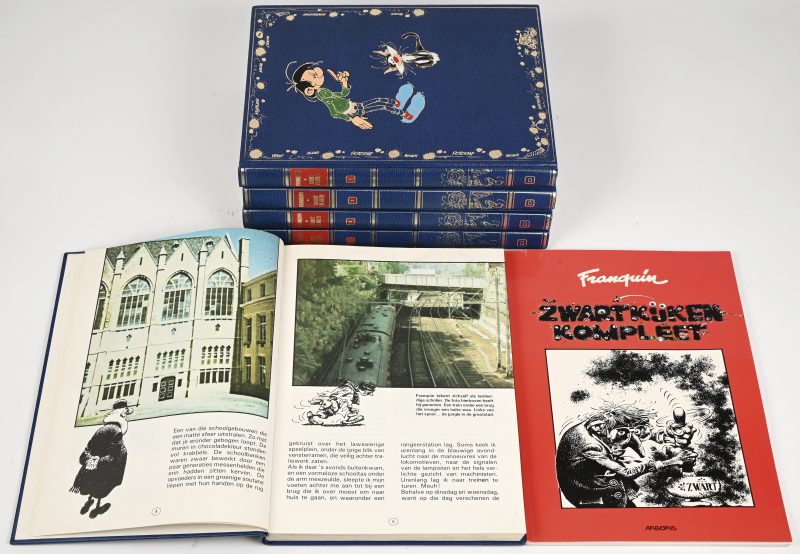 “Franquin Collectie”. Een intergrale set Guust Flater albums deel 1 t/m 5 . In kunstleer gebonden luxe uitgave 1984-1985, door Rombaldi. Bijgevoegd de softcover strip “Zwartkijken Kompleet”, uitgave door Arboris.