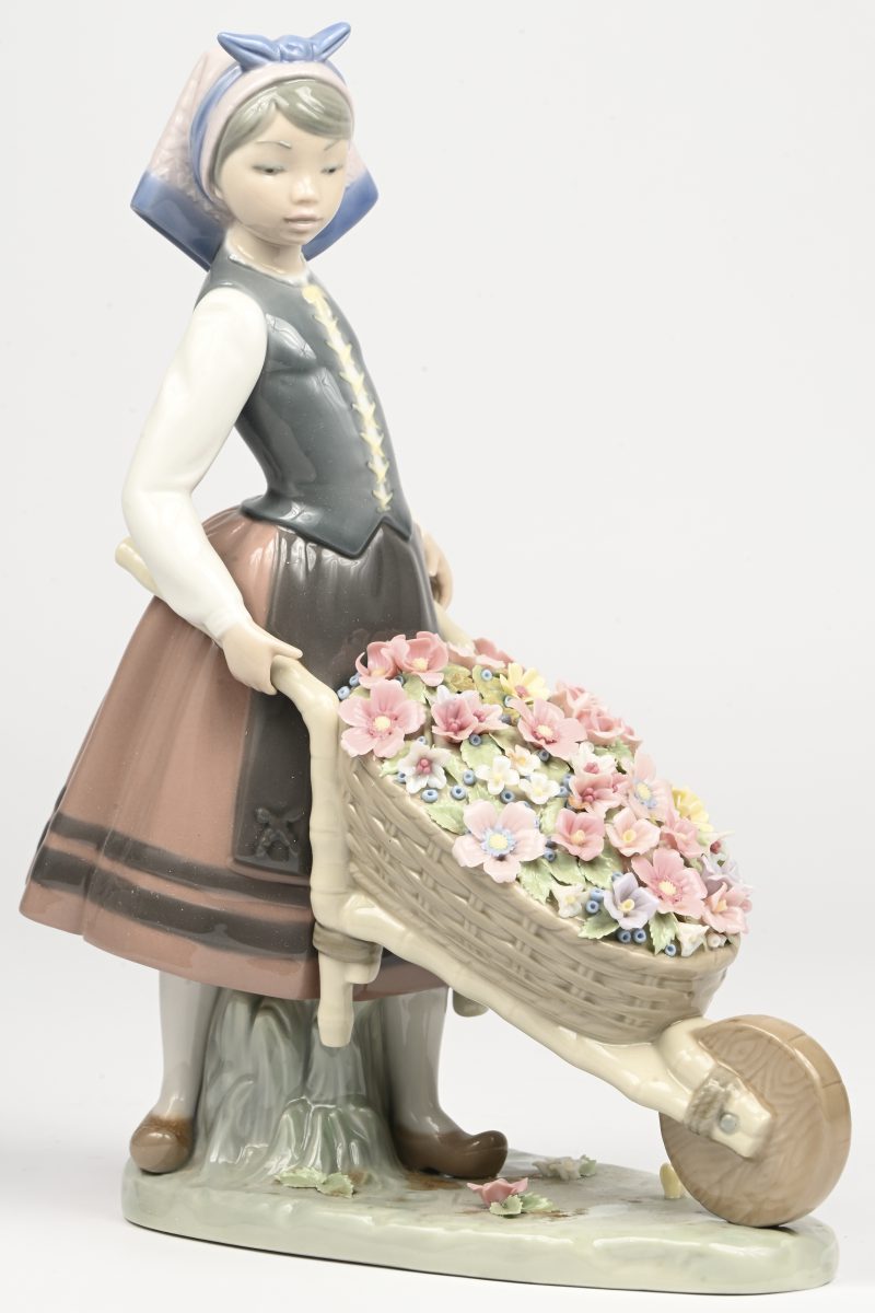 ‘A barrel of blossoms’, een Lladro beeld, modelnr 1419 in originele verpakking.