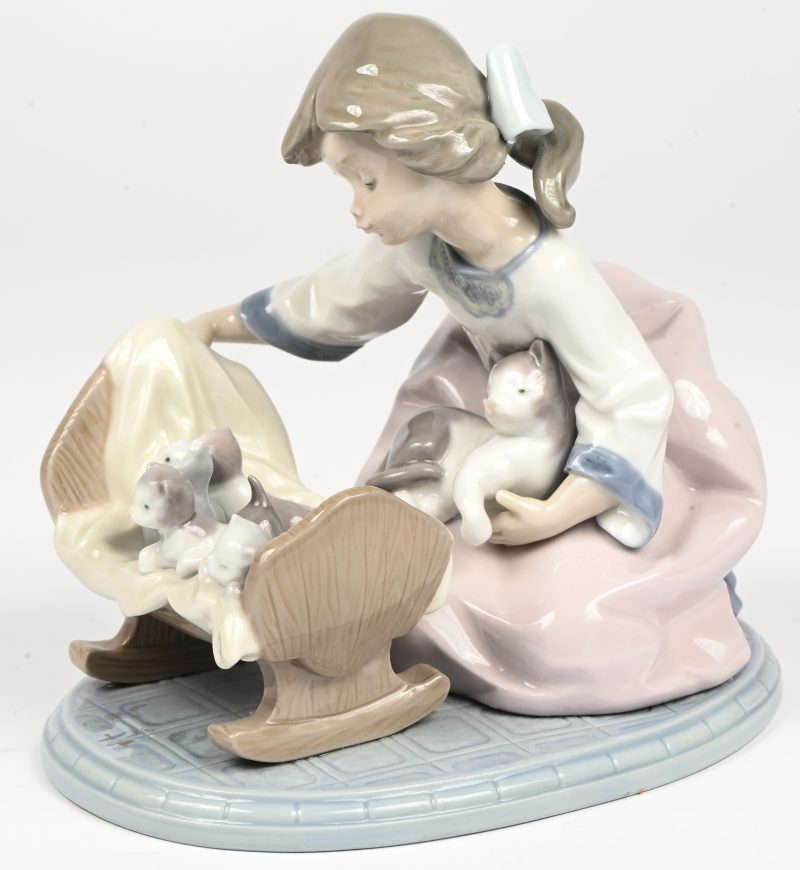 ‘A Cradle of kittens’, een Lladro beeld, modelnr 5784 in originele verpakking.