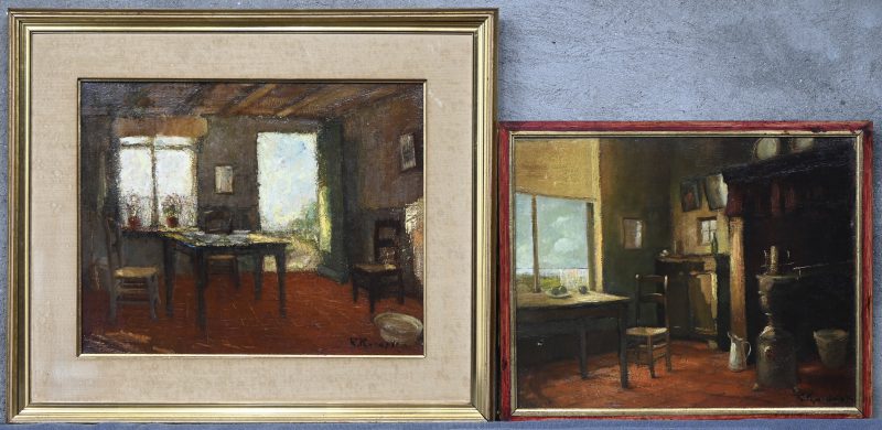 ‘Interieur’, een lot van 2 schilderijen, olieverf op doek met de voorstelling van waarschijnlijk 2 x hetzelfde interieur, beide door dezelfde kunstenaar onduidelijk gesigneerd.