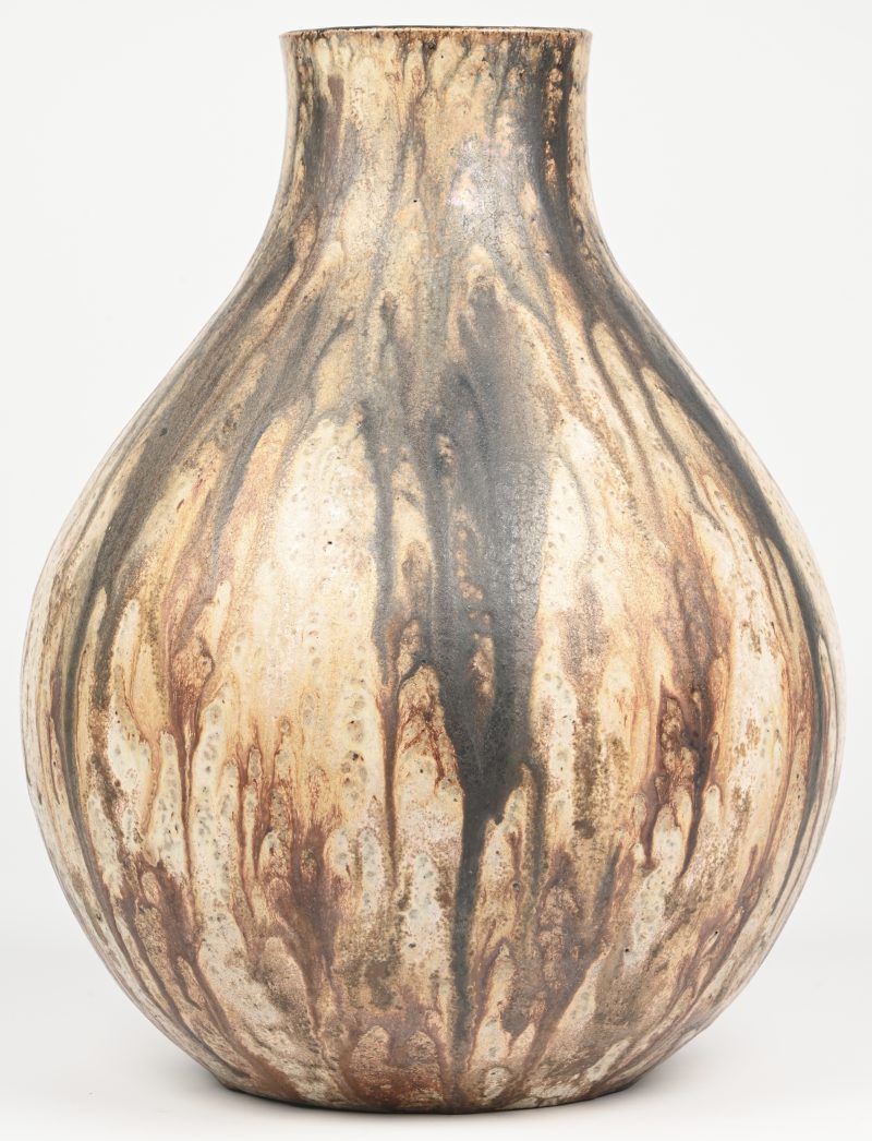 Een aardewerk vaas met drip-glaze, ca 1930, onderaan gemerkt Aubry Edgard, Bouffioulx.