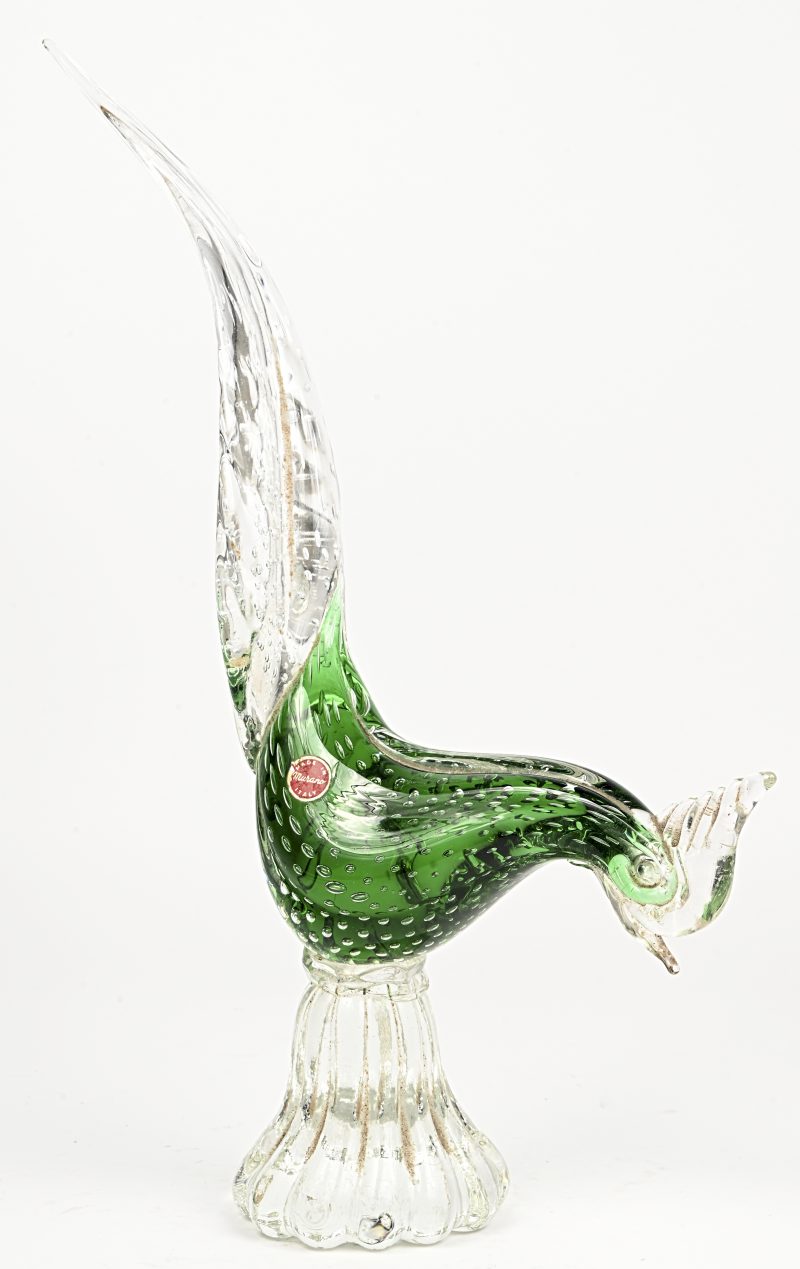 Een Murano glazen beeld van een haan, met groen in de massa.