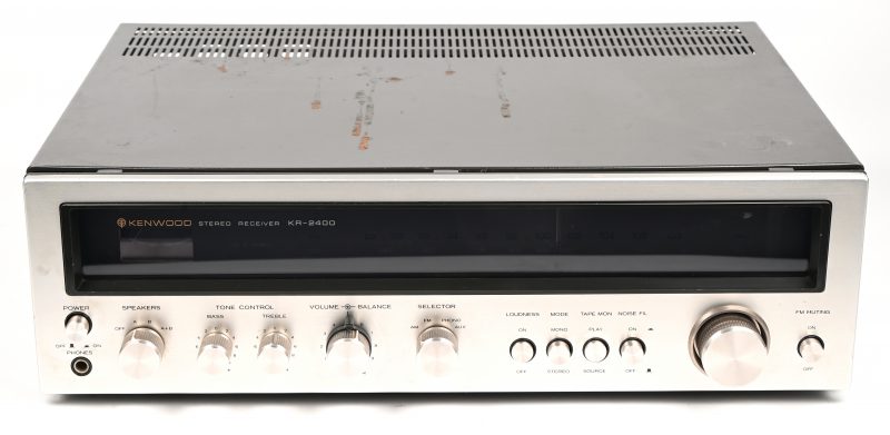Een vintage versterker/receiver, Kenwood, model KR-2400, werking onbekend.
