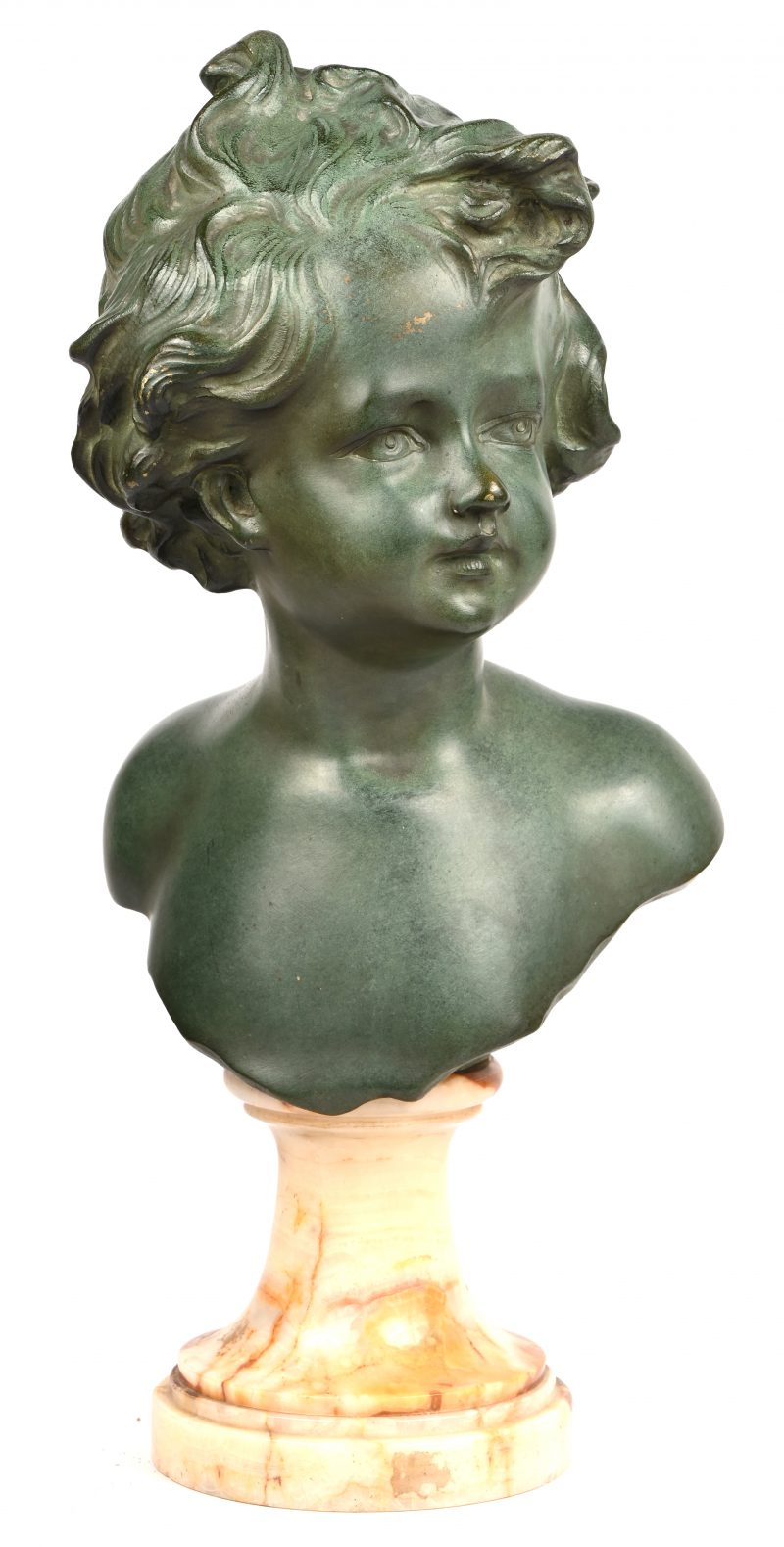 Een groen gepatineerde bronzen buste van een jongentje op marmeren sokkel, achteraan getekend Nelson.