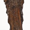 “OLV van Scherpenheuvel”, een houten beedje op sokkel, gesculpteerd uit den Eik van Scherpenheuvel. Bijgevoegd 3 boeken getiteld “Onze-Lieve-Vrouw”, met bijhorende documentatie aangaande provenance.