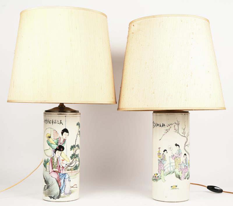 Een set van 2 Chinese penseelkokers gemonteerd als lampen, het lampdeel kan verwijderd worden.