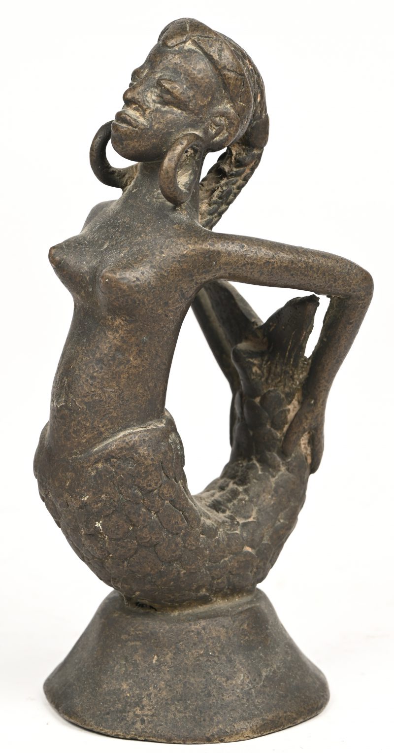 Mami Wata. Een bronzen beeldje van een zeemeermin. Senegal of Ivoorkust.