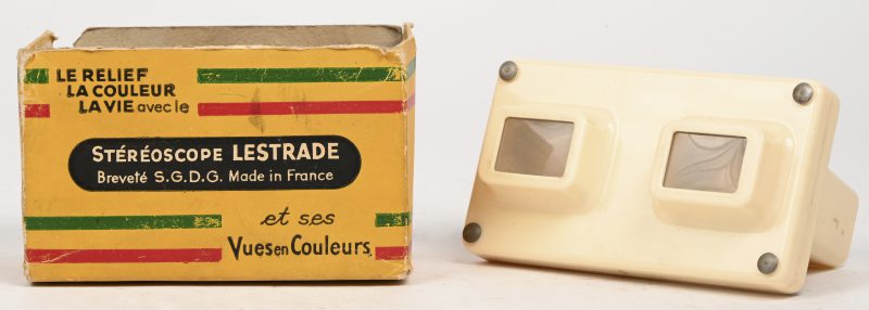 Een vintage “Stéréoscope Lestrade” in originele doos. Medio 1960.