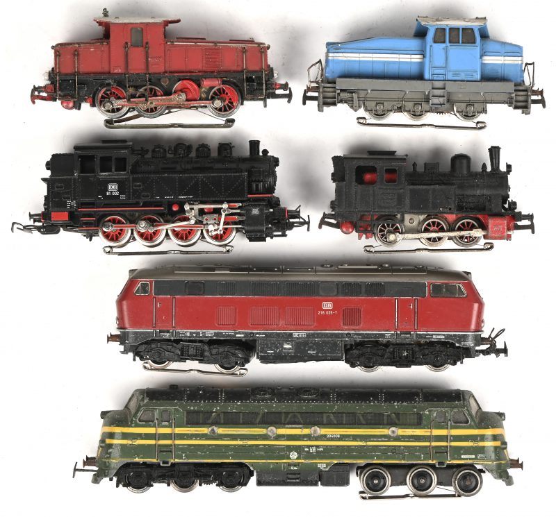 Een lot van 6 locomotieven in diverse uitvoeringen. Schaal HO.