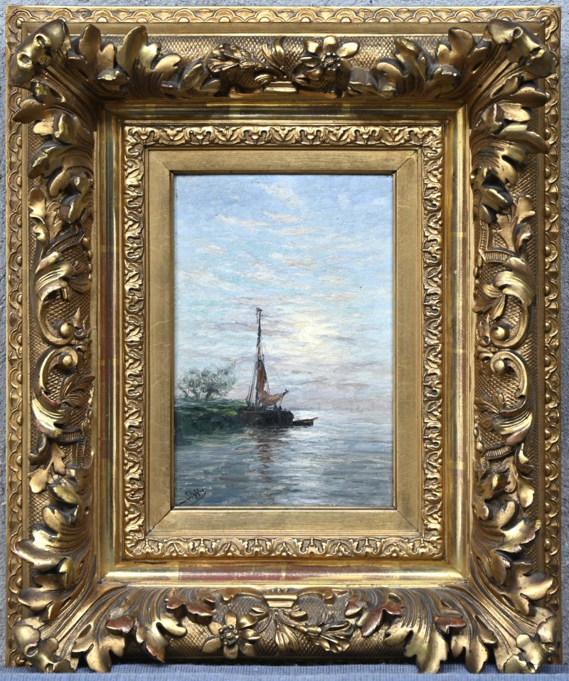 “Vissersboot bij avondval”. Een schilderij, olieverf op paneel. Onderaan gesigneerd. Verso label.