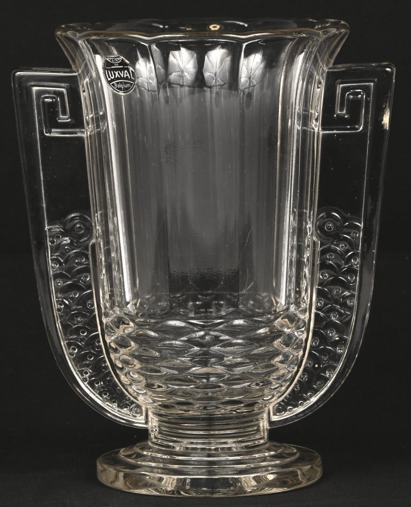 Een art-deco vaas in glas, gemerkt Val Saint Lambert, Luxval.