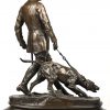 “Jager met jachthond”. Een bronzen groep op zwart marmeren sokkel. Gesigneerd.