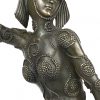 “Danseres”. Een beeld bronzen beeld op sokkel van albast, onyx en marmer. Naar een werk van Chiparus.