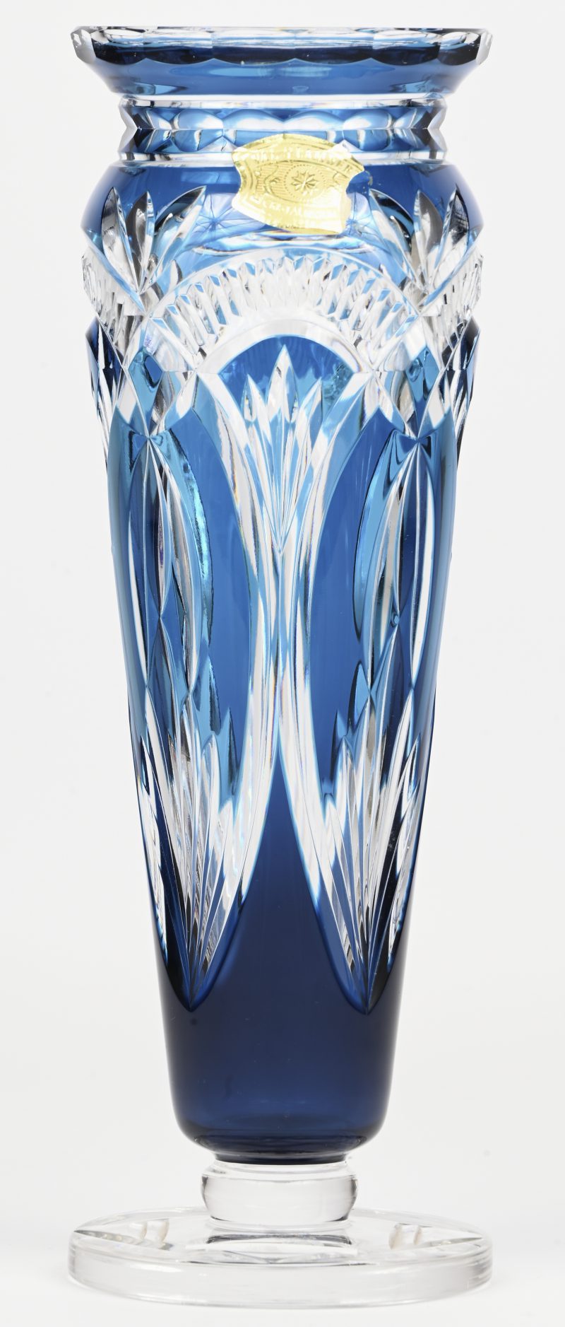 Een Val Saint Lambert vaas, petrol-blauw en kleurloos kristal, gesigneerd.