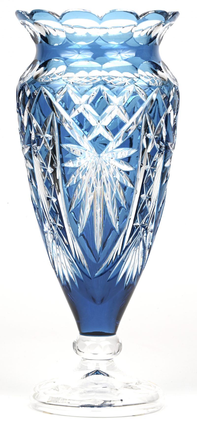 Een Val Saint Lambert vaas, petrol-blauw en kleurloos kristal, ca. 1920.