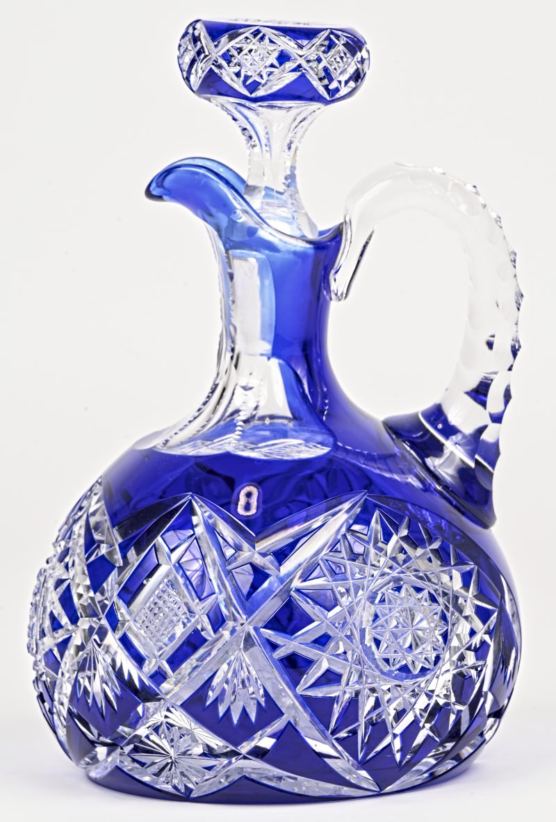 Een Val Saint Lambert karaf, cobalt-blauw en kleurloos kristal, 1908, stop nr. 9.